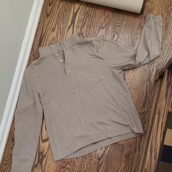 Van Heusen Other - Mens Van Heusen Classic Fit Beige Quarter Button Shirt Size M